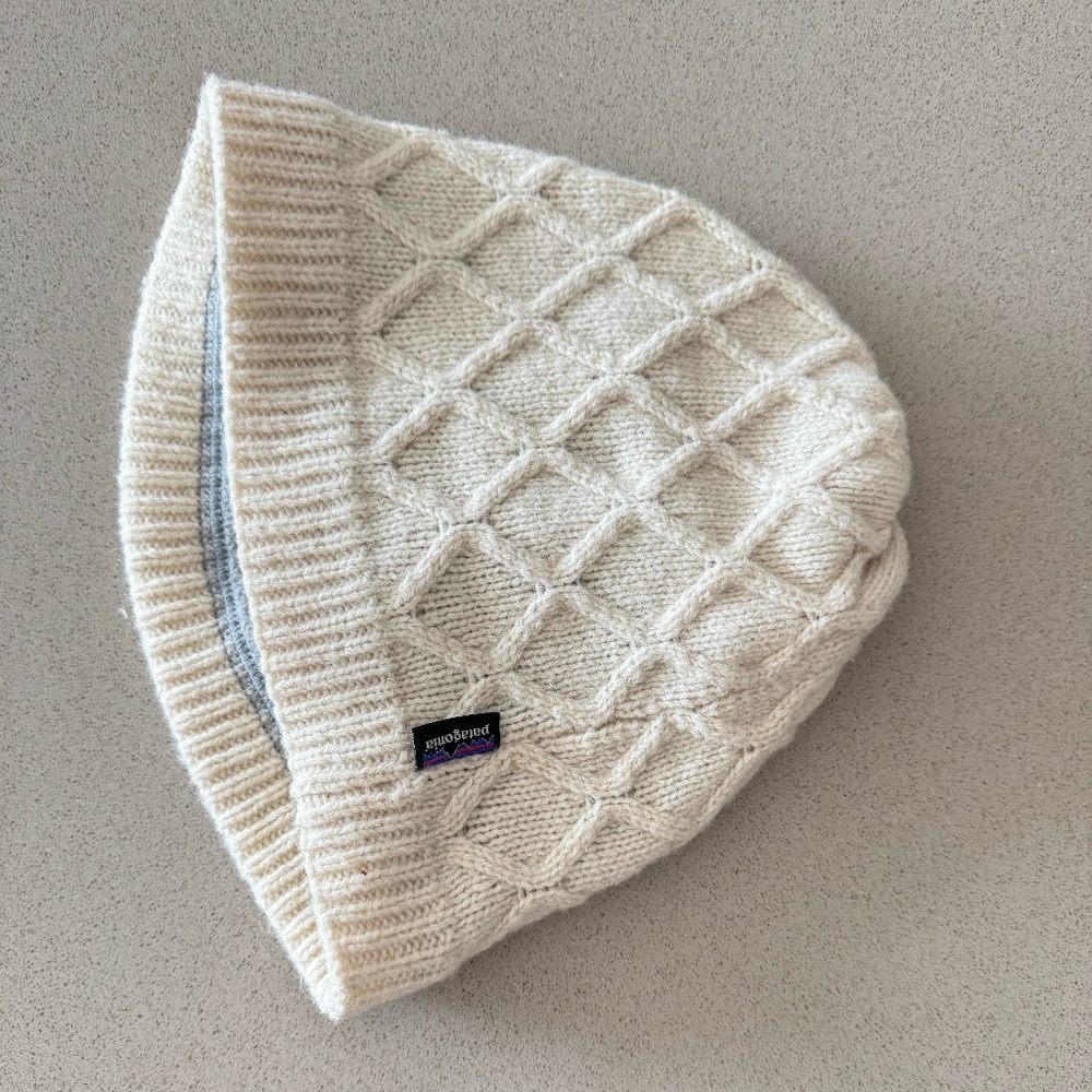Patagonia 70% wool beanie  (one size)